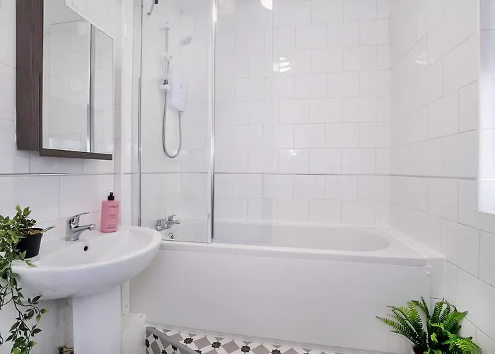 Stylish Hot Tub House With Free Parking! 度假居 约克