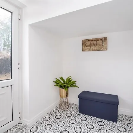 Stylish Hot Tub House With Free Parking! 约克