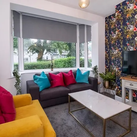 Stylish Hot Tub House With Free Parking! Σπίτι διακοπών