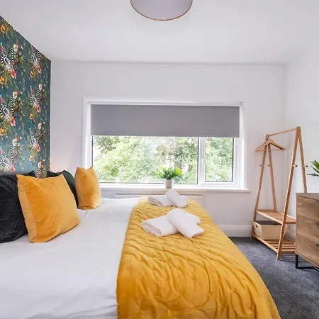Stylish Hot Tub House With Free Parking! 约克