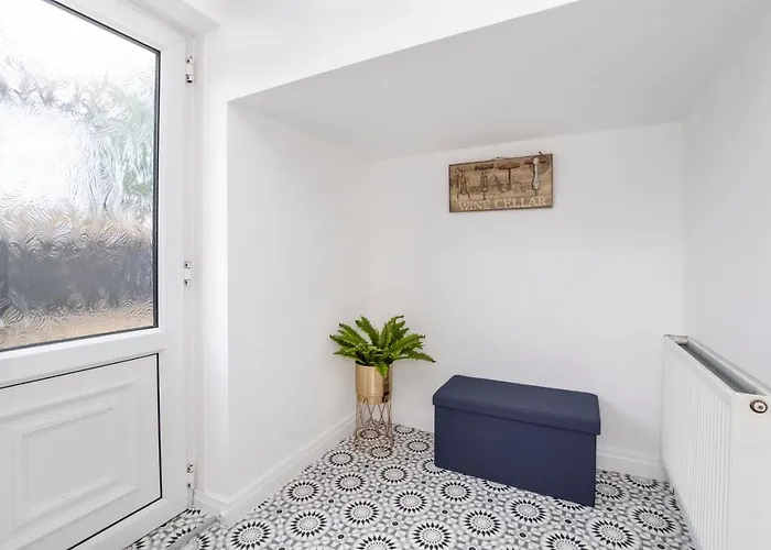 Stylish Hot Tub House With Free Parking! York