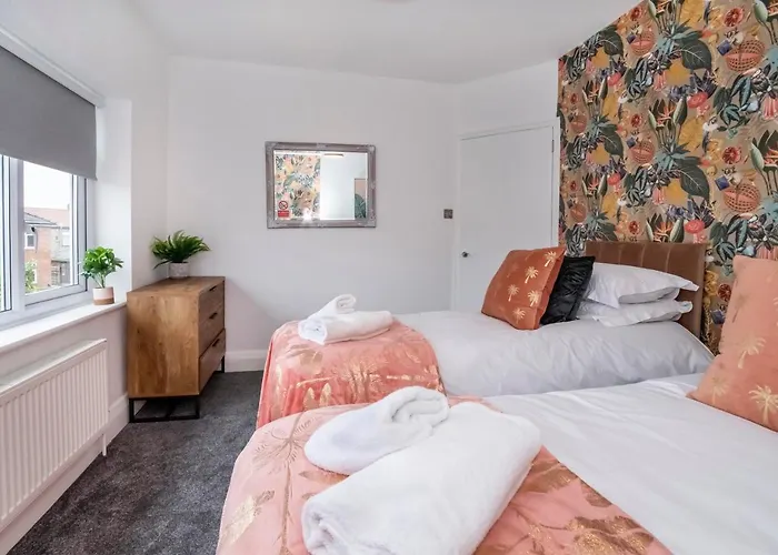 Stylish Hot Tub House With Free Parking! * York