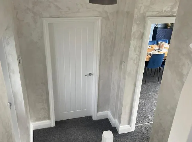 Stylish Hot Tub House With Free Parking! Hébergement de vacances *