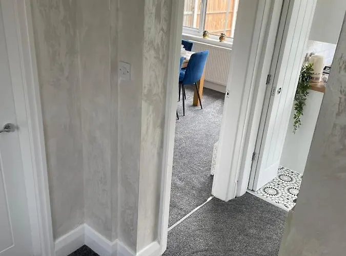 Stylish Hot Tub House With Free Parking! *