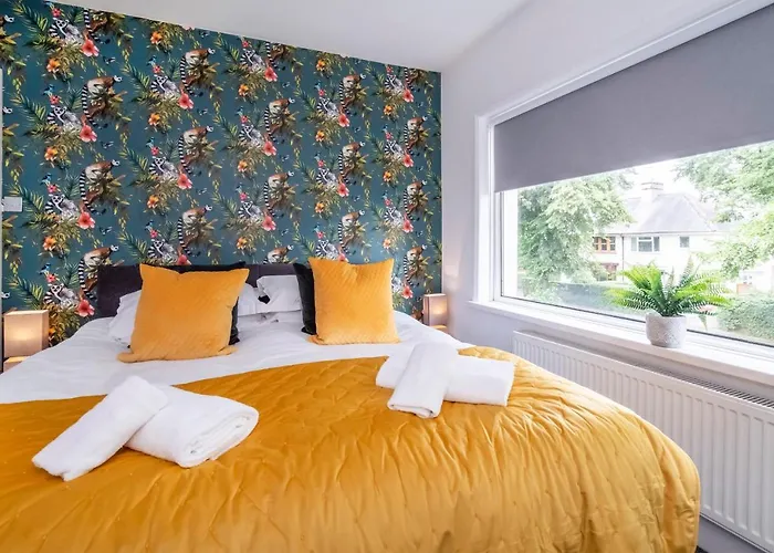 Stylish Hot Tub House With Free Parking! Hébergement de vacances *