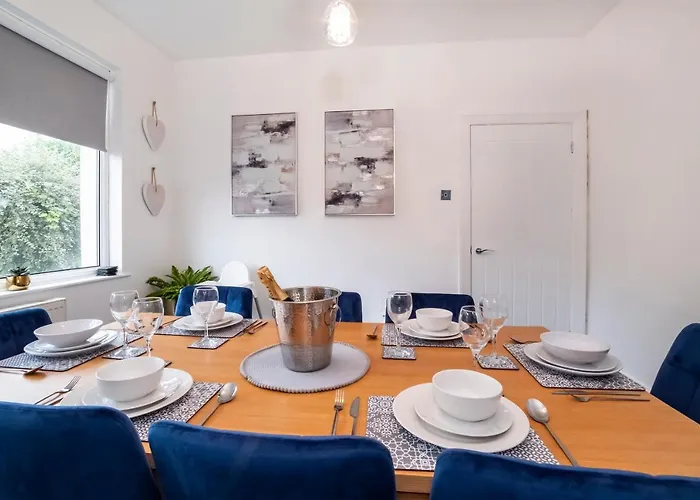 Stylish Hot Tub House With Free Parking! * York