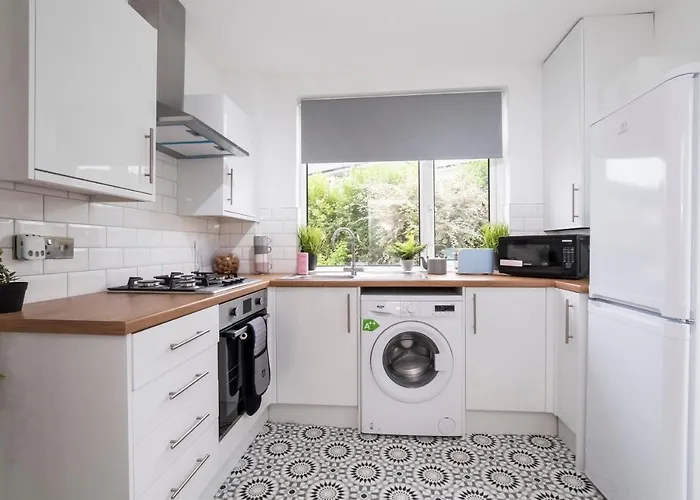 بيت للعطل Stylish Hot Tub House With Free Parking! *