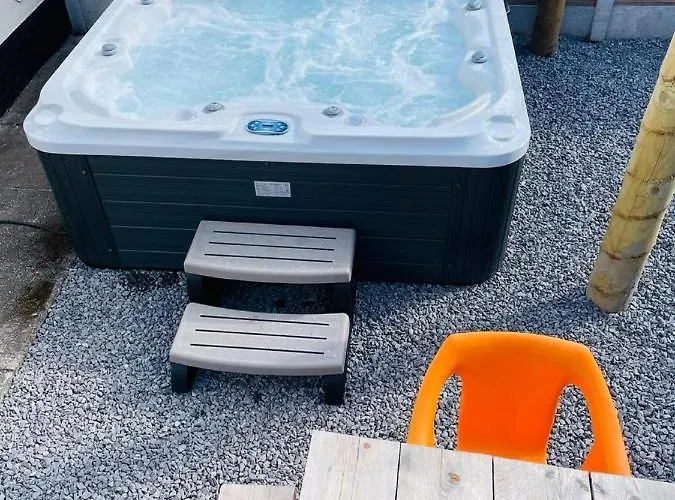 Stylish Hot Tub House With Free Parking! * York