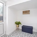 Stylish Hot Tub House With Free Parking! York