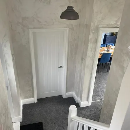 Stylish Hot Tub House With Free Parking! Feriehus *