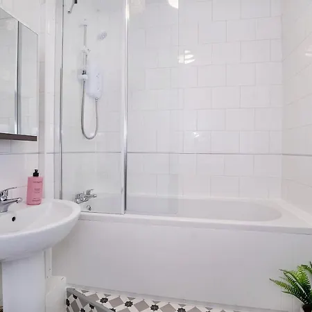 Stylish Hot Tub House With Free Parking! Feriehus York