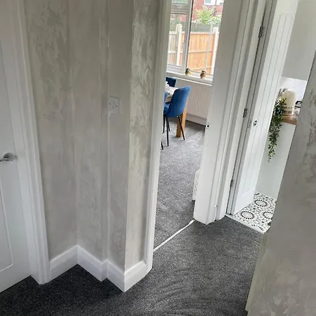 Stylish Hot Tub House With Free Parking! *