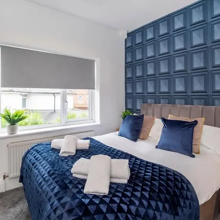 Stylish Hot Tub House With Free Parking! * York