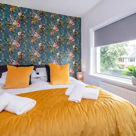 Stylish Hot Tub House With Free Parking! Feriehus *