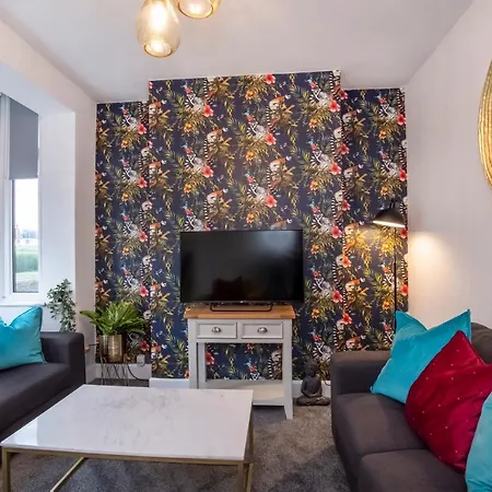 Feriehus Stylish Hot Tub House With Free Parking!