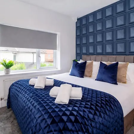 Stylish Hot Tub House With Free Parking! York